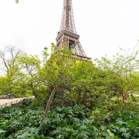 Au Pied De La Tour Apartamento *